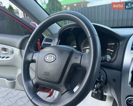 Красный Киа Черато, объемом двигателя 1.98 л и пробегом 180 тыс. км за 5600 $, фото 33 на Automoto.ua
