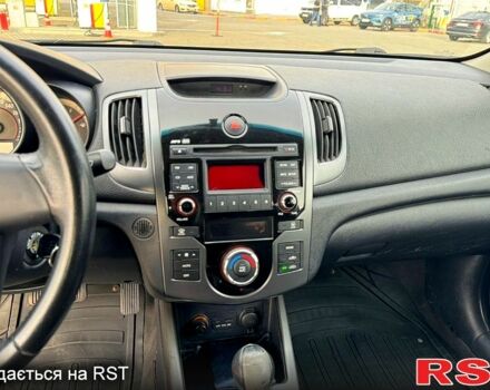 Красный Киа Черато, объемом двигателя 1.6 л и пробегом 128 тыс. км за 6700 $, фото 6 на Automoto.ua