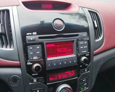 Червоний Кіа Черато, об'ємом двигуна 2 л та пробігом 345 тис. км за 6800 $, фото 11 на Automoto.ua