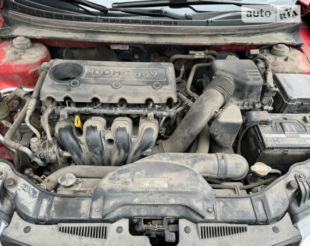 Червоний Кіа Черато, об'ємом двигуна 2 л та пробігом 98 тис. км за 9300 $, фото 79 на Automoto.ua