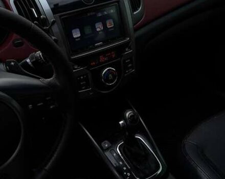 Красный Киа Черато, объемом двигателя 2 л и пробегом 268 тыс. км за 8000 $, фото 4 на Automoto.ua