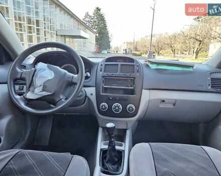 Красный Киа Черато, объемом двигателя 1.6 л и пробегом 200 тыс. км за 2600 $, фото 17 на Automoto.ua