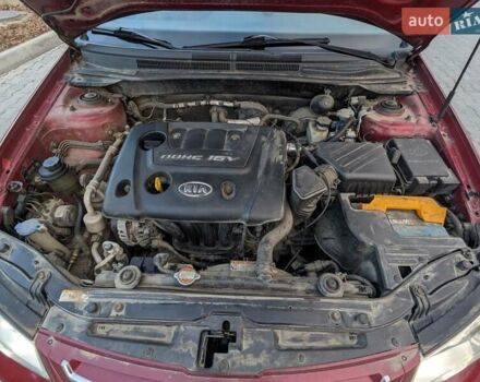 Красный Киа Черато, объемом двигателя 1.59 л и пробегом 240 тыс. км за 3750 $, фото 8 на Automoto.ua
