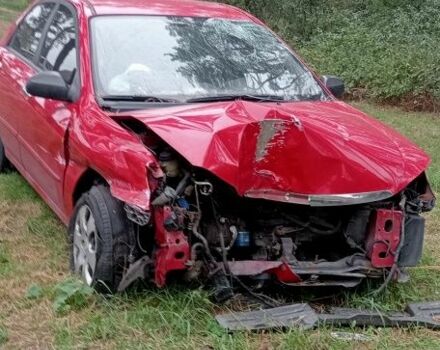 Красный Киа Черато, объемом двигателя 1.6 л и пробегом 250 тыс. км за 1200 $, фото 4 на Automoto.ua