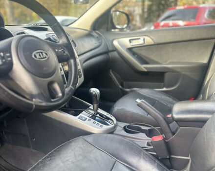 Киа Черато 2009 в Виннице на Automoto.ua Красный Киа Черато, объемом двигателя 2 л и пробегом 179 тыс. км за 8500 $, фото 5 на Automoto.ua