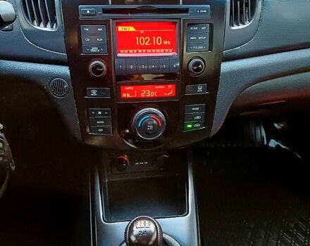 Красный Киа Черато, объемом двигателя 1.6 л и пробегом 170 тыс. км за 6200 $, фото 6 на Automoto.ua