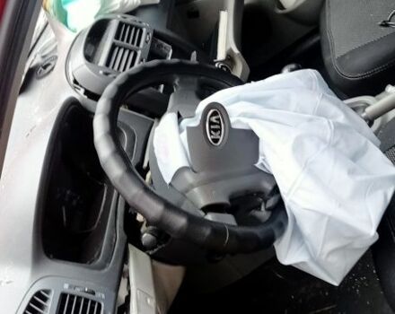 Красный Киа Черато, объемом двигателя 1.6 л и пробегом 250 тыс. км за 1200 $, фото 3 на Automoto.ua