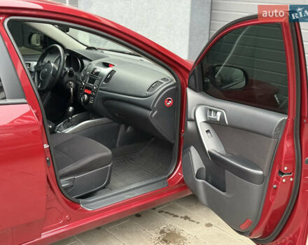 Красный Киа Черато, объемом двигателя 1.6 л и пробегом 200 тыс. км за 8900 $, фото 12 на Automoto.ua