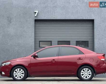 Красный Киа Черато, объемом двигателя 1.6 л и пробегом 200 тыс. км за 8900 $, фото 5 на Automoto.ua