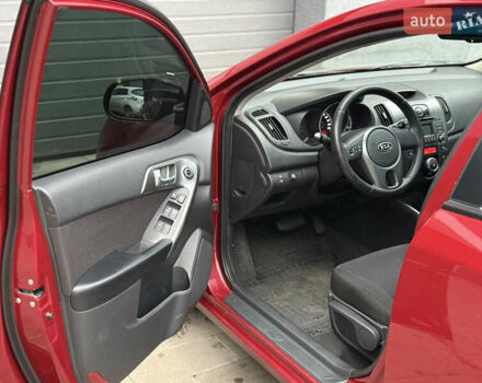Красный Киа Черато, объемом двигателя 1.6 л и пробегом 200 тыс. км за 8900 $, фото 8 на Automoto.ua