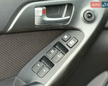 Красный Киа Черато, объемом двигателя 1.6 л и пробегом 200 тыс. км за 8900 $, фото 17 на Automoto.ua