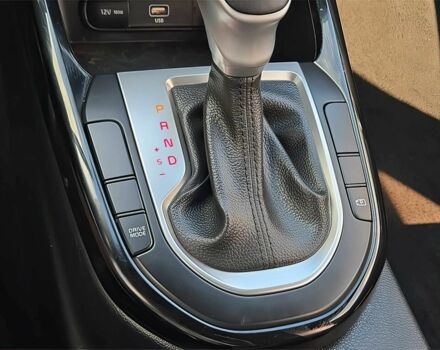 Красный Киа Черато, объемом двигателя 2 л и пробегом 17 тыс. км за 12000 $, фото 9 на Automoto.ua