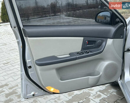 Серый Киа Черато, объемом двигателя 1.6 л и пробегом 177 тыс. км за 4000 $, фото 16 на Automoto.ua