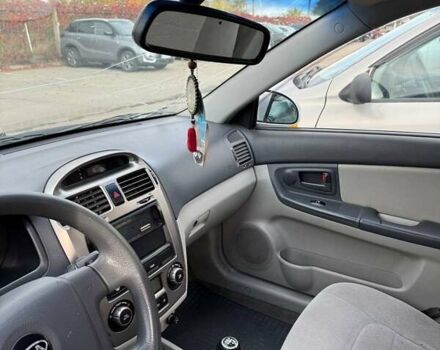 Серый Киа Черато, объемом двигателя 1.6 л и пробегом 178 тыс. км за 2900 $, фото 17 на Automoto.ua