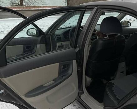 Серый Киа Черато, объемом двигателя 2 л и пробегом 316 тыс. км за 4200 $, фото 7 на Automoto.ua