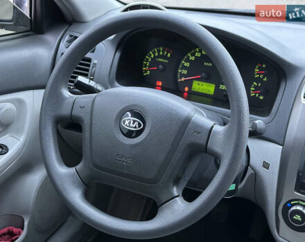 Серый Киа Черато, объемом двигателя 1.98 л и пробегом 213 тыс. км за 4900 $, фото 23 на Automoto.ua