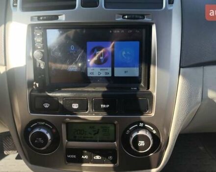 Серый Киа Черато, объемом двигателя 1.98 л и пробегом 255 тыс. км за 4300 $, фото 20 на Automoto.ua