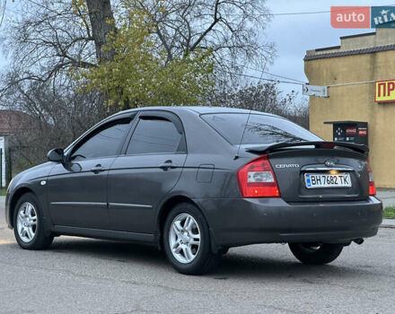 Серый Киа Черато, объемом двигателя 1.98 л и пробегом 213 тыс. км за 4900 $, фото 6 на Automoto.ua