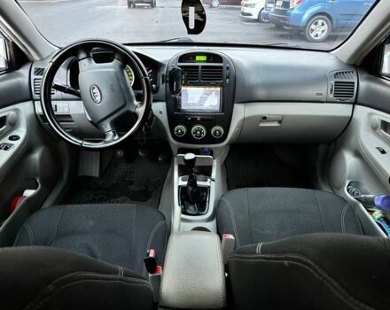 Серый Киа Черато, объемом двигателя 1.6 л и пробегом 320 тыс. км за 3500 $, фото 7 на Automoto.ua