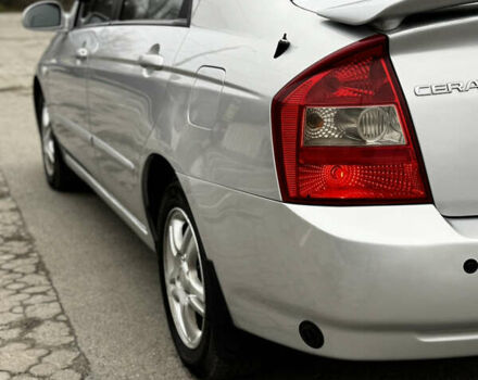 Серый Киа Черато, объемом двигателя 2 л и пробегом 240 тыс. км за 4300 $, фото 5 на Automoto.ua