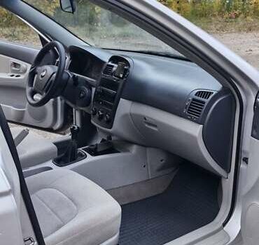 Сірий Кіа Черато, об'ємом двигуна 1.6 л та пробігом 259 тис. км за 4000 $, фото 11 на Automoto.ua