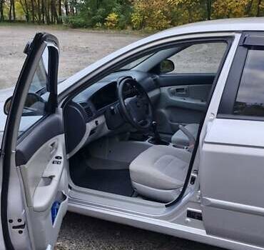 Сірий Кіа Черато, об'ємом двигуна 1.6 л та пробігом 259 тис. км за 4000 $, фото 6 на Automoto.ua