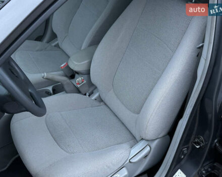 Серый Киа Черато, объемом двигателя 1.98 л и пробегом 213 тыс. км за 4900 $, фото 10 на Automoto.ua