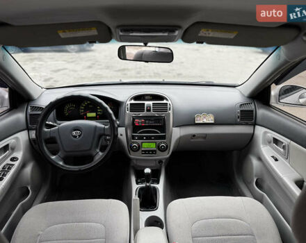 Серый Киа Черато, объемом двигателя 2 л и пробегом 240 тыс. км за 4300 $, фото 7 на Automoto.ua