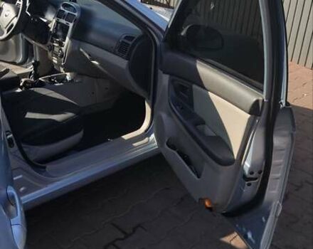 Серый Киа Черато, объемом двигателя 1.98 л и пробегом 255 тыс. км за 4300 $, фото 15 на Automoto.ua