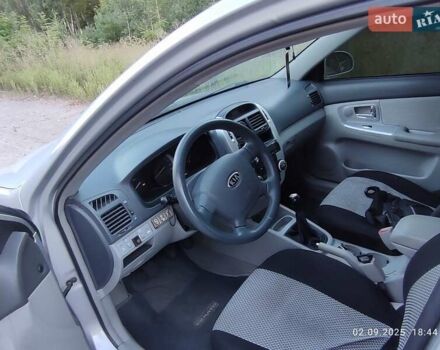 Серый Киа Черато, объемом двигателя 2 л и пробегом 164 тыс. км за 4900 $, фото 6 на Automoto.ua