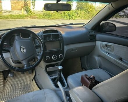 Серый Киа Черато, объемом двигателя 1.6 л и пробегом 350 тыс. км за 3200 $, фото 6 на Automoto.ua