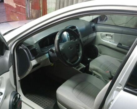 Серый Киа Черато, объемом двигателя 2 л и пробегом 165 тыс. км за 4600 $, фото 2 на Automoto.ua