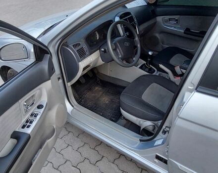 Сірий Кіа Черато, об'ємом двигуна 1.6 л та пробігом 385 тис. км за 3700 $, фото 8 на Automoto.ua
