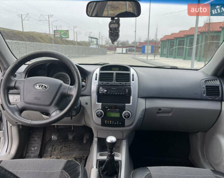 Сірий Кіа Черато, об'ємом двигуна 1.6 л та пробігом 235 тис. км за 3999 $, фото 9 на Automoto.ua