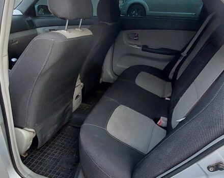 Сірий Кіа Черато, об'ємом двигуна 1.6 л та пробігом 385 тис. км за 3700 $, фото 9 на Automoto.ua