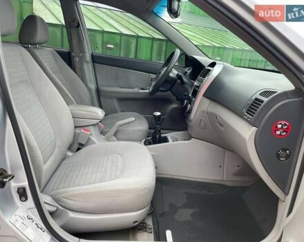 Серый Киа Черато, объемом двигателя 2 л и пробегом 183 тыс. км за 4000 $, фото 21 на Automoto.ua