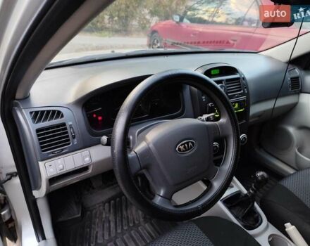 Киа Черато 2007 в Новомосковске на Automoto.ua Серый Киа Черато, объемом двигателя 1.6 л и пробегом 138 тыс. км за 4500 $, фото 5 на Automoto.ua