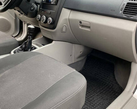 Сірий Кіа Черато, об'ємом двигуна 1.6 л та пробігом 250 тис. км за 3100 $, фото 7 на Automoto.ua