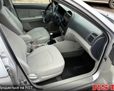 Серый Киа Черато, объемом двигателя 1.6 л и пробегом 250 тыс. км за 4200 $, фото 9 на Automoto.ua