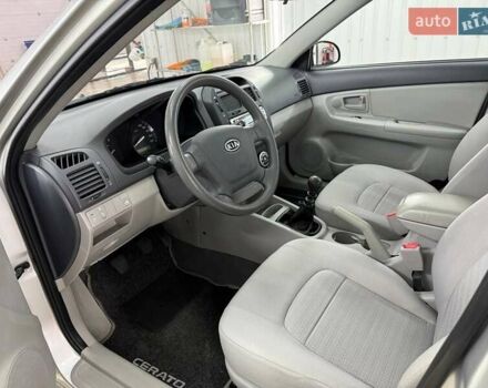 Серый Киа Черато, объемом двигателя 1.59 л и пробегом 50 тыс. км за 6000 $, фото 3 на Automoto.ua