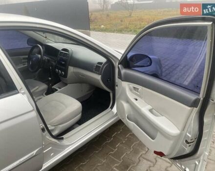 Сірий Кіа Черато, об'ємом двигуна 1.59 л та пробігом 250 тис. км за 4500 $, фото 7 на Automoto.ua