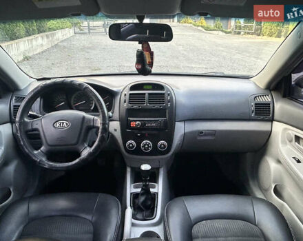 Серый Киа Черато, объемом двигателя 1.6 л и пробегом 190 тыс. км за 4500 $, фото 2 на Automoto.ua