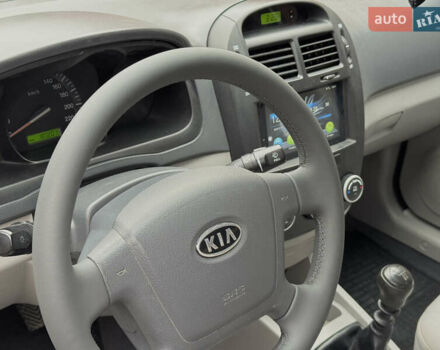 Серый Киа Черато, объемом двигателя 1.6 л и пробегом 180 тыс. км за 4950 $, фото 30 на Automoto.ua