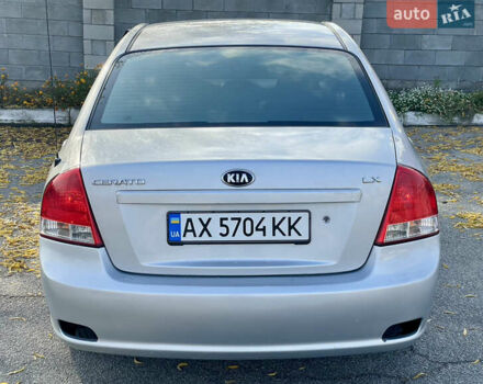 Серый Киа Черато, объемом двигателя 1.6 л и пробегом 214 тыс. км за 4500 $, фото 7 на Automoto.ua