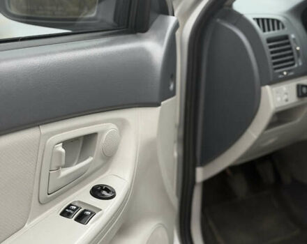 Серый Киа Черато, объемом двигателя 1.59 л и пробегом 196 тыс. км за 4950 $, фото 8 на Automoto.ua