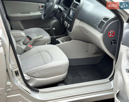 Серый Киа Черато, объемом двигателя 1.6 л и пробегом 180 тыс. км за 4950 $, фото 20 на Automoto.ua