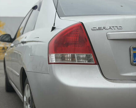 Серый Киа Черато, объемом двигателя 1.59 л и пробегом 196 тыс. км за 4950 $, фото 6 на Automoto.ua