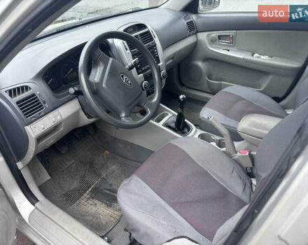 Серый Киа Черато, объемом двигателя 2 л и пробегом 160 тыс. км за 4500 $, фото 4 на Automoto.ua