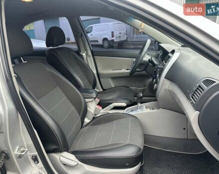 Серый Киа Черато, объемом двигателя 1.98 л и пробегом 188 тыс. км за 4990 $, фото 21 на Automoto.ua