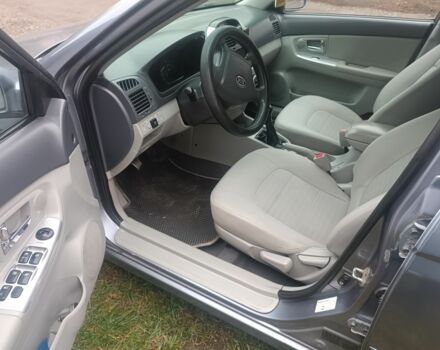 Серый Киа Черато, объемом двигателя 2 л и пробегом 237 тыс. км за 3000 $, фото 7 на Automoto.ua